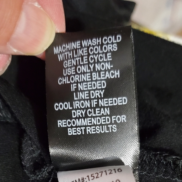 Torrid Super Soft Knits Women's Black Crochet Keyhole Sleeveless Blouse Sz 3 - Picture 12 of 13